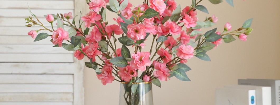 Kersenbloesem takken nep: de charme van lente in huis zonder onderhoud