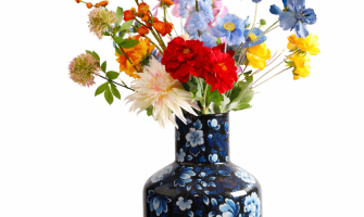 Bloemen op tafel decoratie: zo style je zijden bloemen voor een sfeervolle eettafel